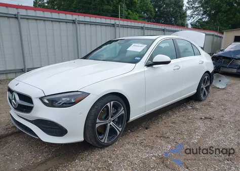 2024 Mercedes-Benz C 300 z USA, uszkodzony, nr VIN W1KAF4GB7RR207615